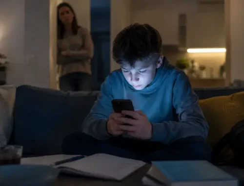 Semnele utilizării excesive a telefonului și ecranelor. Cum îți dai seama că nu mai este doar „timp liber”